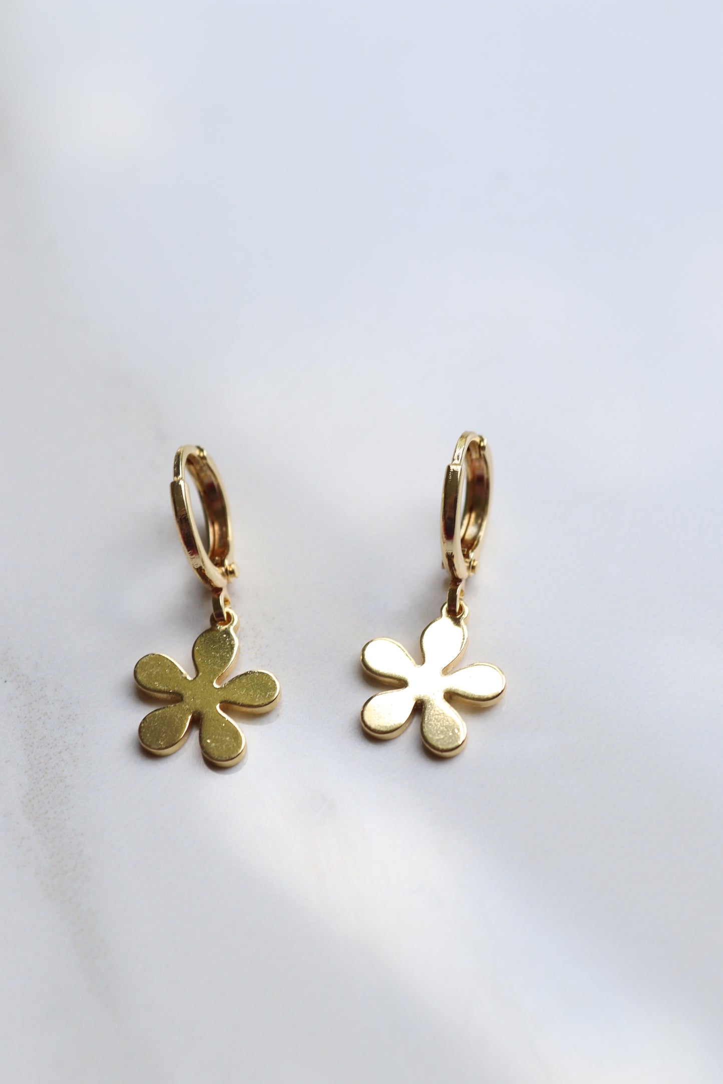 Gold-Filled Daisy Huggies