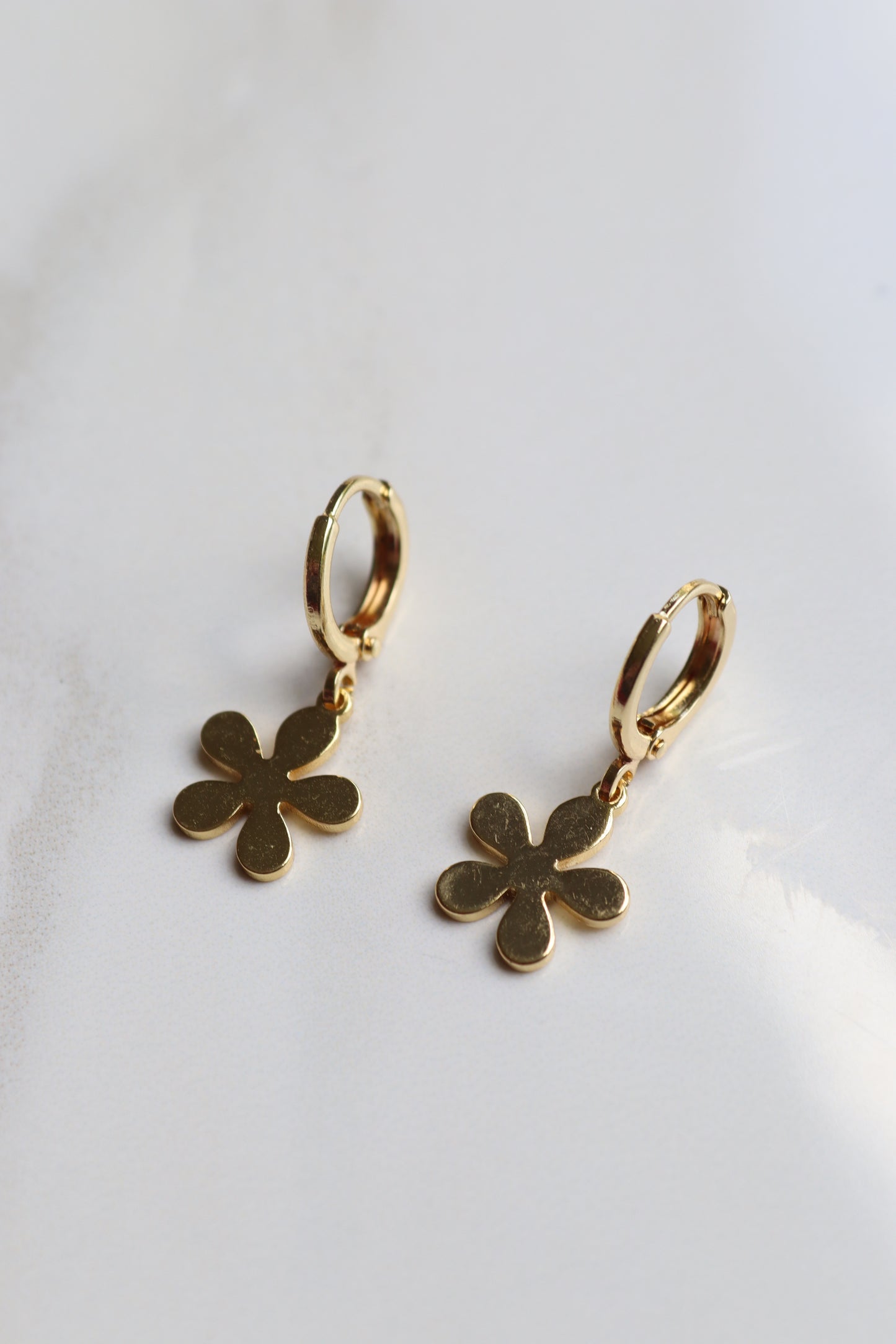 Gold-Filled Daisy Huggies