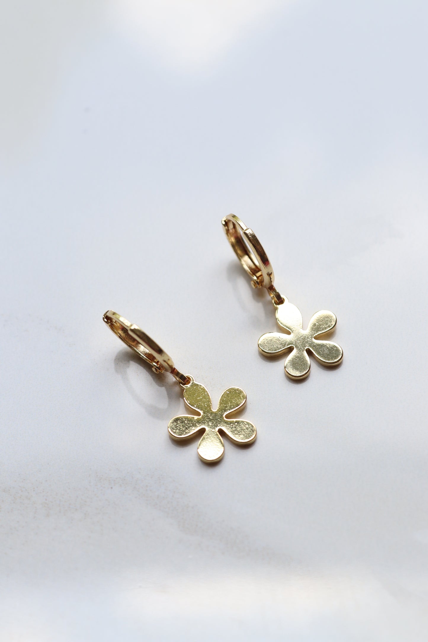 Gold-Filled Daisy Huggies