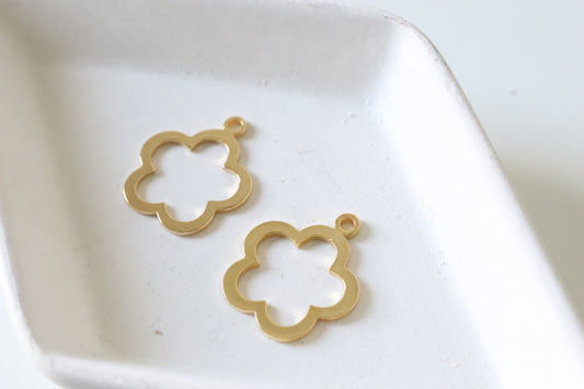 24k Gold-Plated Flower Charn